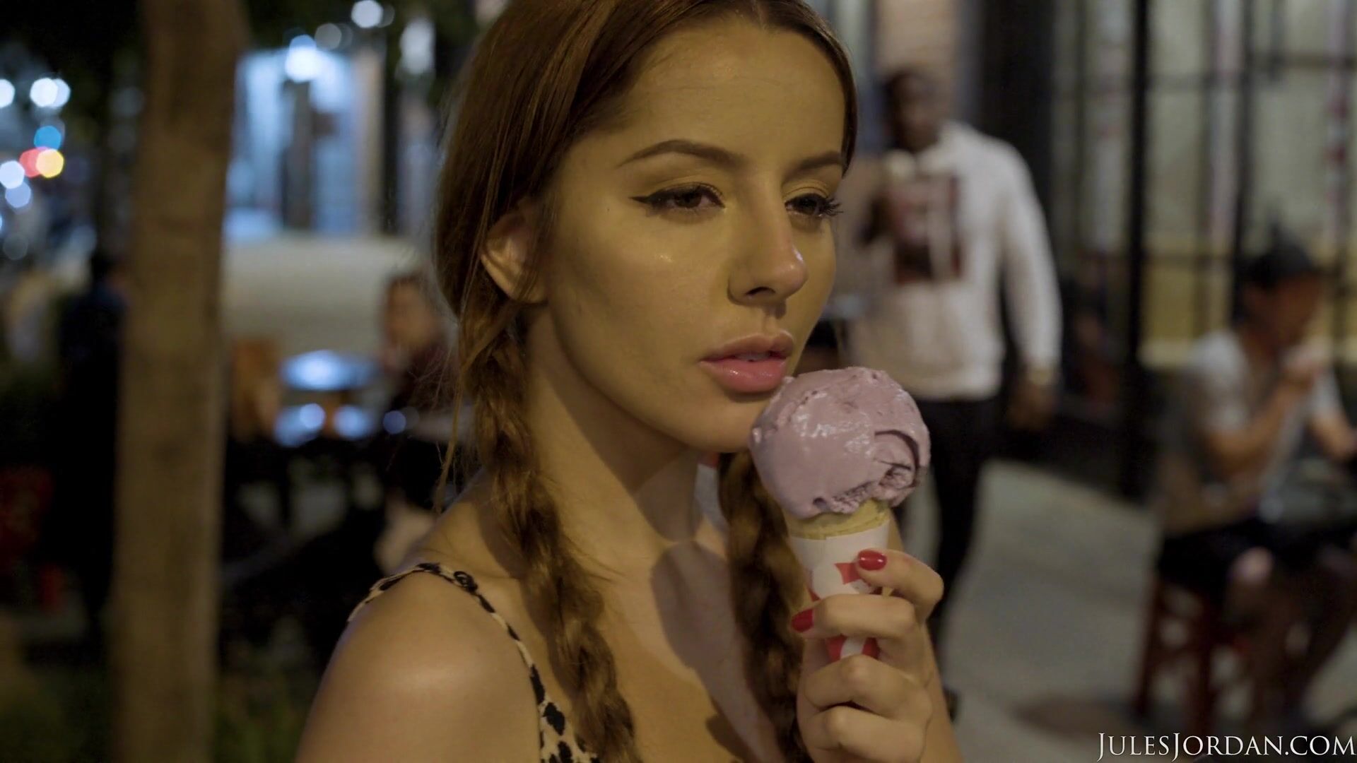 Vanna Bardot Has A Date With The Ice Creampie Man HaveFunPorn